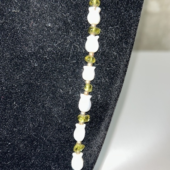 Beaded NECKLACE! Cute Lime green & Pearl White Beads - Picture 2 of 4